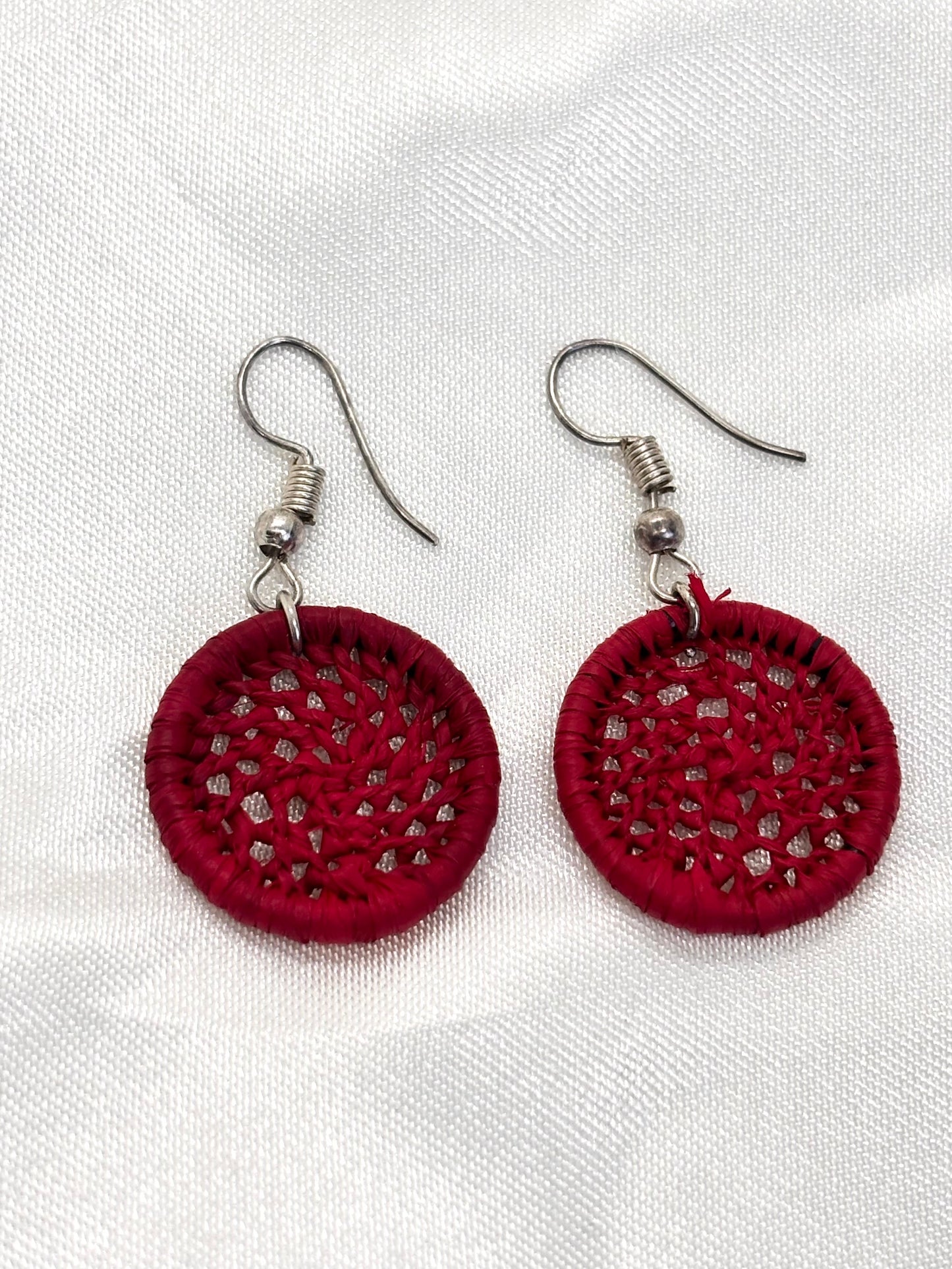 Boucles d’oreilles raphia Bordeaux Anakao, collection Nosy Be, Shaneyss