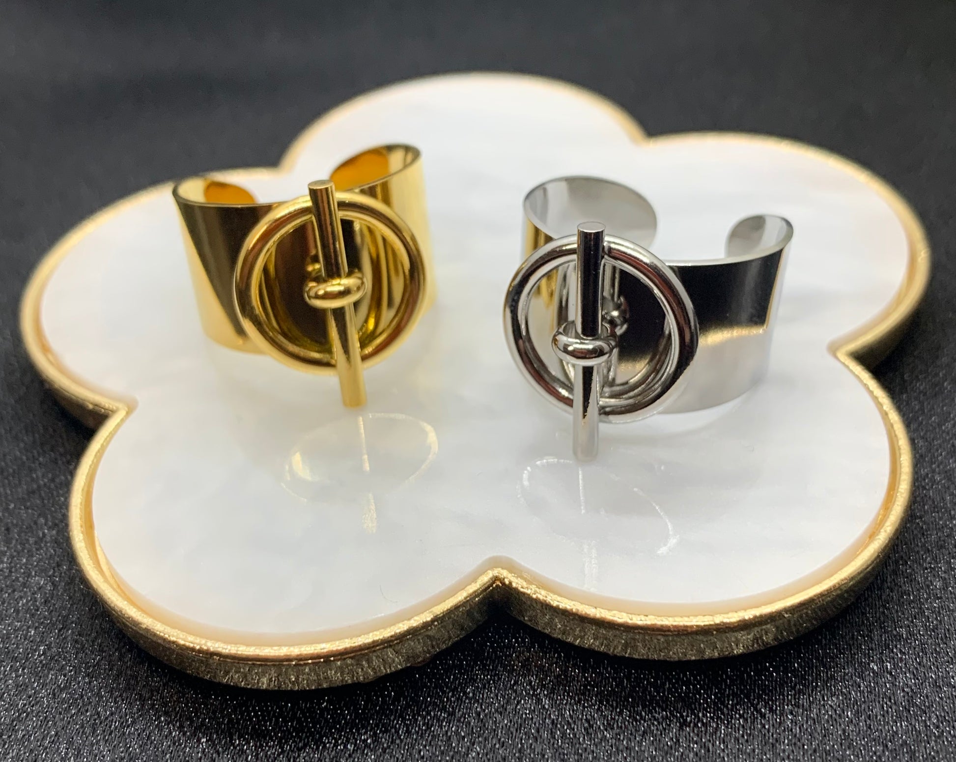 Détail bague ajustable Barfleur, bijou acier inoxydable qualité, design nœud