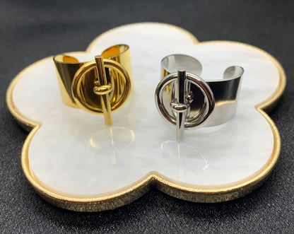 Détail bague ajustable Barfleur, bijou acier inoxydable qualité, design nœud