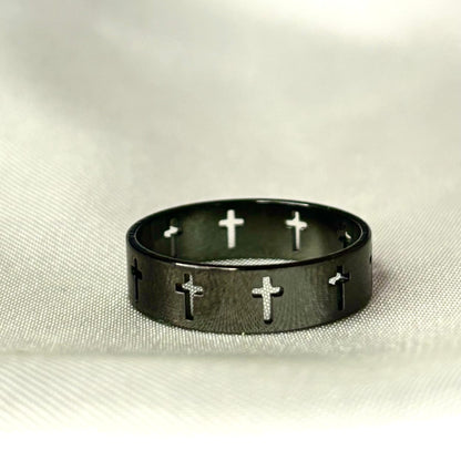 Bague noir Gabriel avec gravure croix, bijou en acier inoxydable au design contemporain