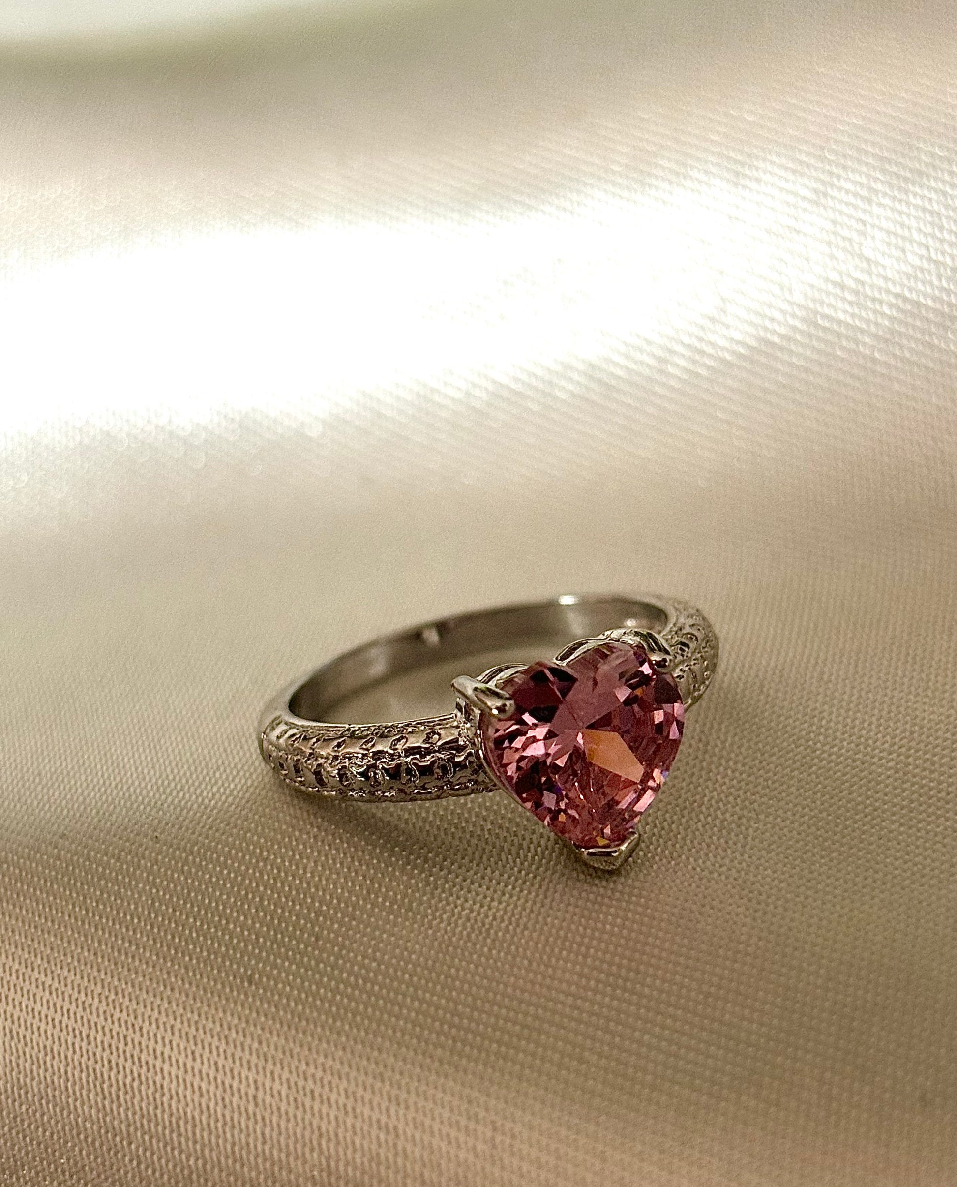 Bague Varades en acier inoxydable, bijou raffiné avec un coeur, idéal pour cadeau, mère, amour ou évènement 