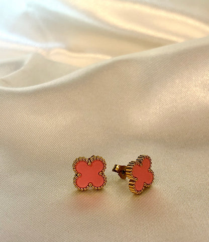 Boucles d’oreilles Clessia en méta, design trèsfle 4 feuilles raffiné et intemporel