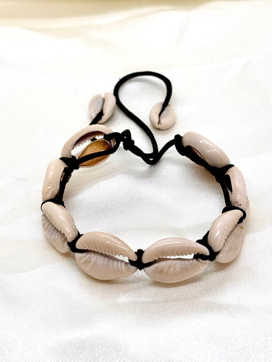 Bracelet en coquillages Cauri Moramora noir, style ethnique Nosy Be