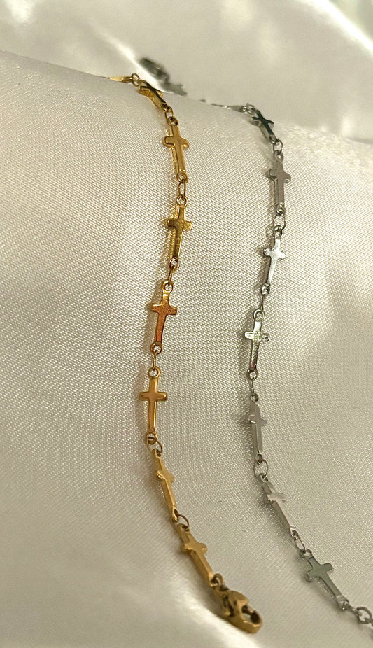 Bracelet Hosy avec breloque croix, bijou ajustable au style chic et décontracté