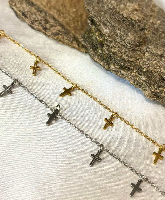 Bracelet Lagoa en acier, motif croix finement travaillé, bijou élégant et moderne