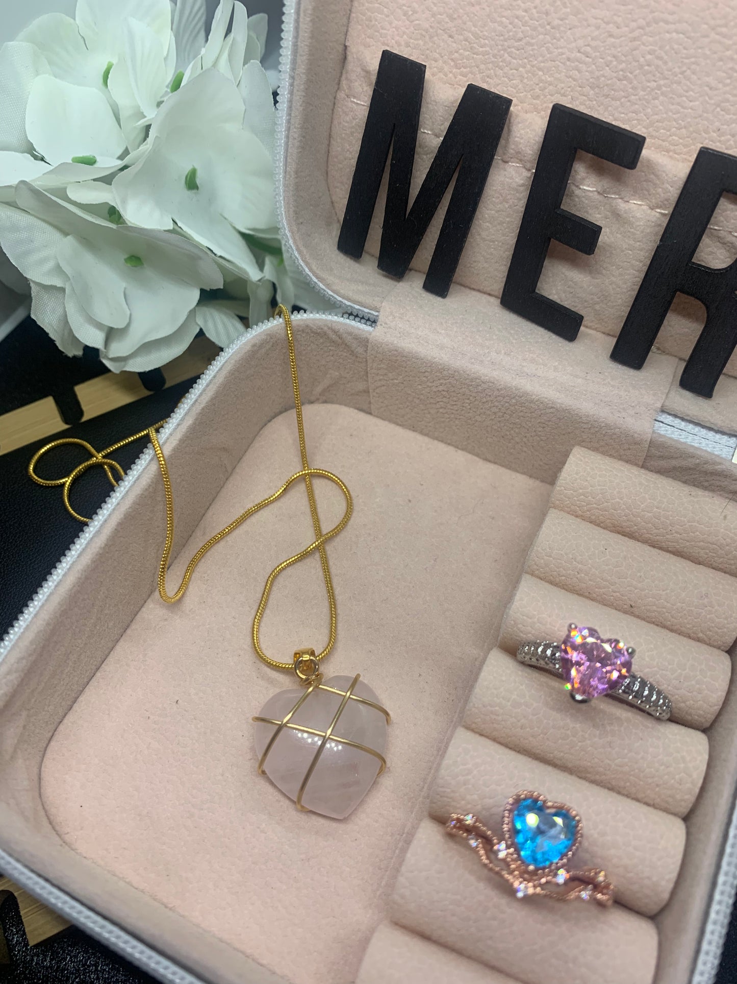 Collier Liana en perles fines et pendentif élégant, bijou artisanal polyvalent pour femmes