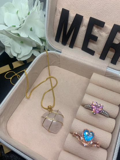 Collier Liana en perles fines et pendentif élégant, bijou artisanal polyvalent pour femmes