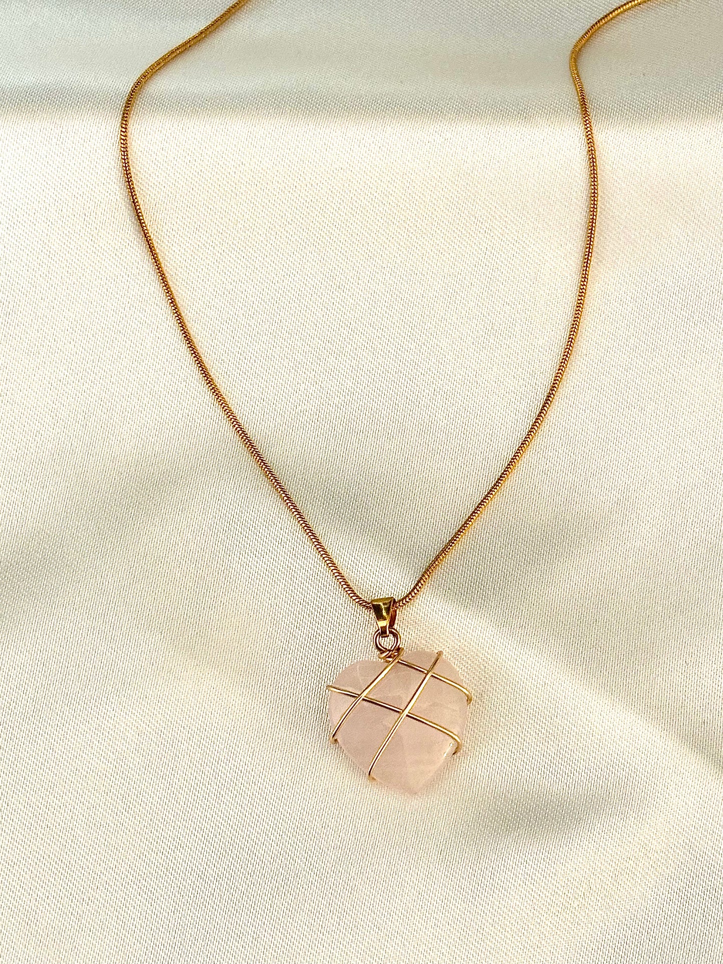 Collier Liana pendentif, meilleure amie barbie élégant, bijou artisanal polyvalent pour femmes