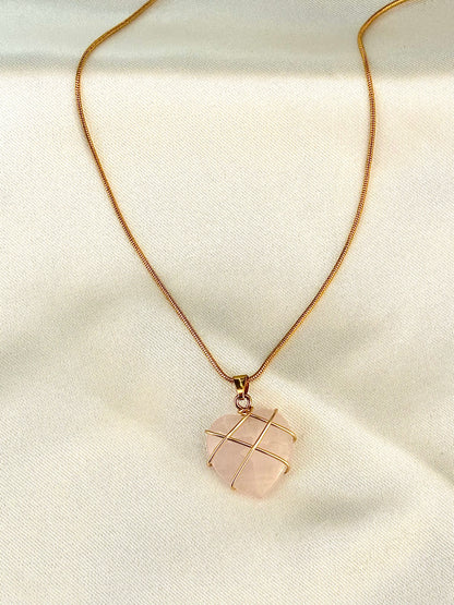 Collier Liana pendentif, meilleure amie barbie élégant, bijou artisanal polyvalent pour femmes