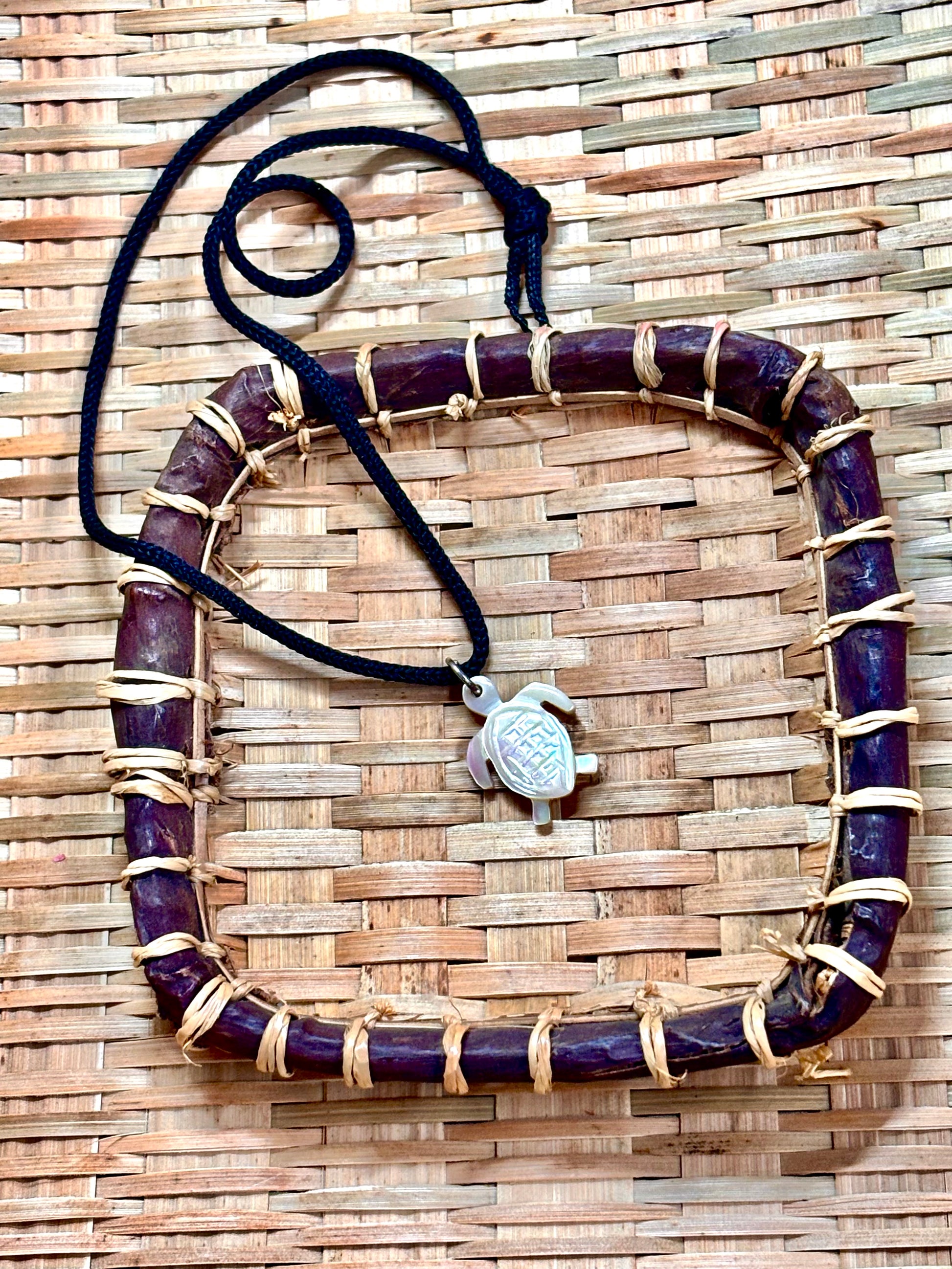 Collier en nacre “Fano”, création artisanale Nosy Be, boutique Shaneyss