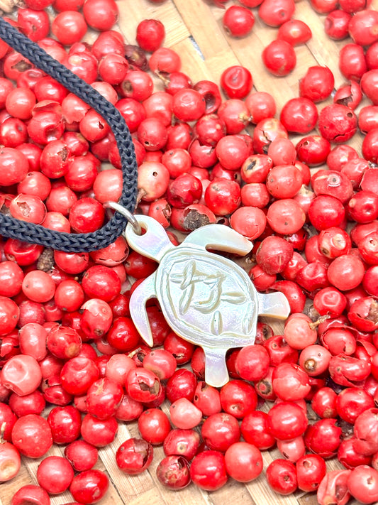 Collier en nacre “Fano”, création artisanale Nosy Be, boutique Shaneyss