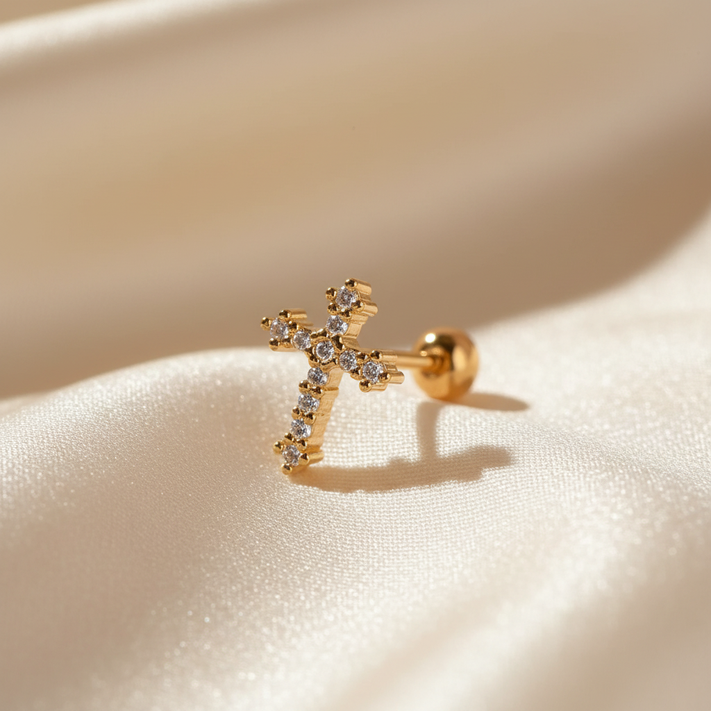 Piercing croix incliné naturellement