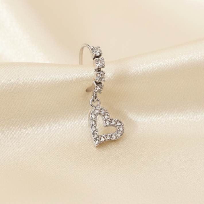 Piercing ear cuff cœur argenté debout